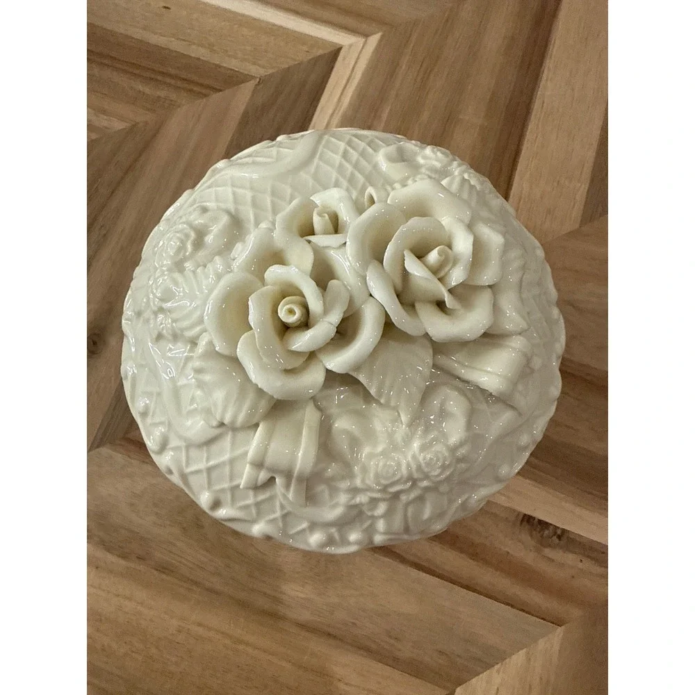 Vintage 60s Ivory Rose Floral‎ Trinket Box Ceramic Keepsake Jewelry Organizer
